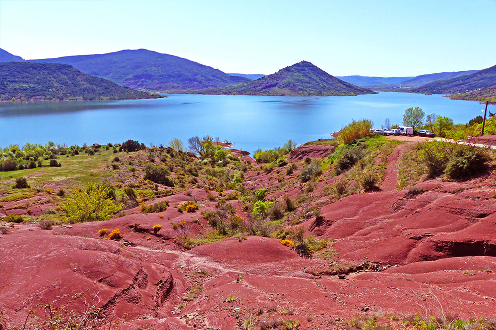 top 10 des plus beaux sites touristiques de l'Hérault Lac Salagou