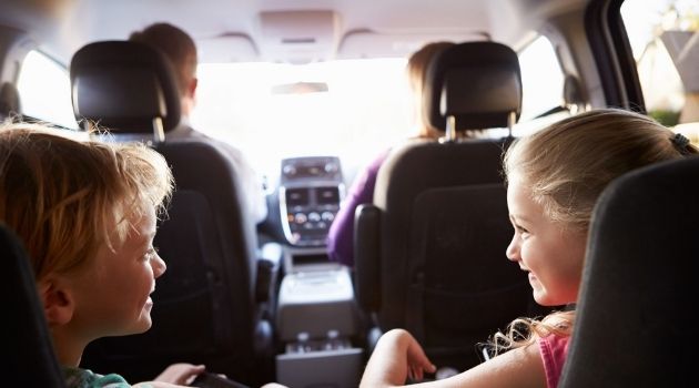 départ vers un village de vacances en France, le mal des transports