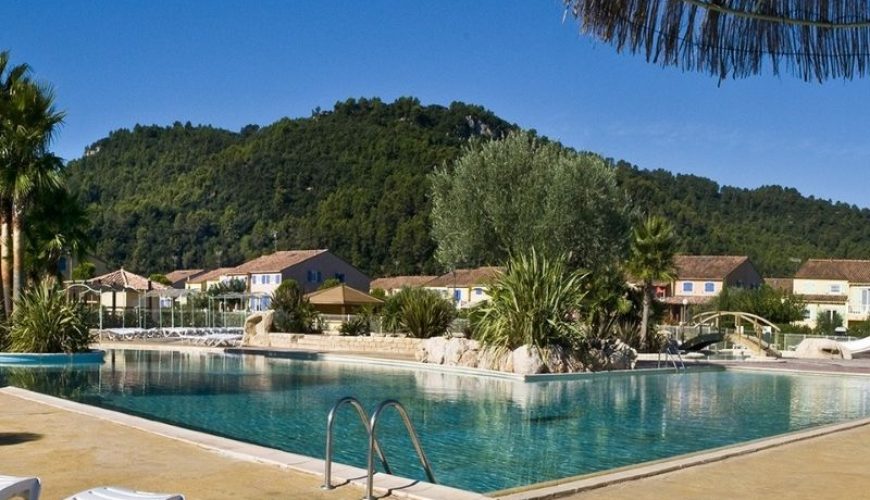 maison de vacances avec piscine dans le Var en France