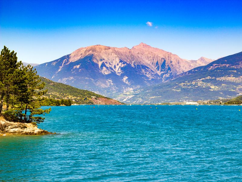 Vacances au Lac de Serre-Ponçon avec L'Ami Soleil Vacances au Lac de Serre-Ponçon avec L'Ami Soleil