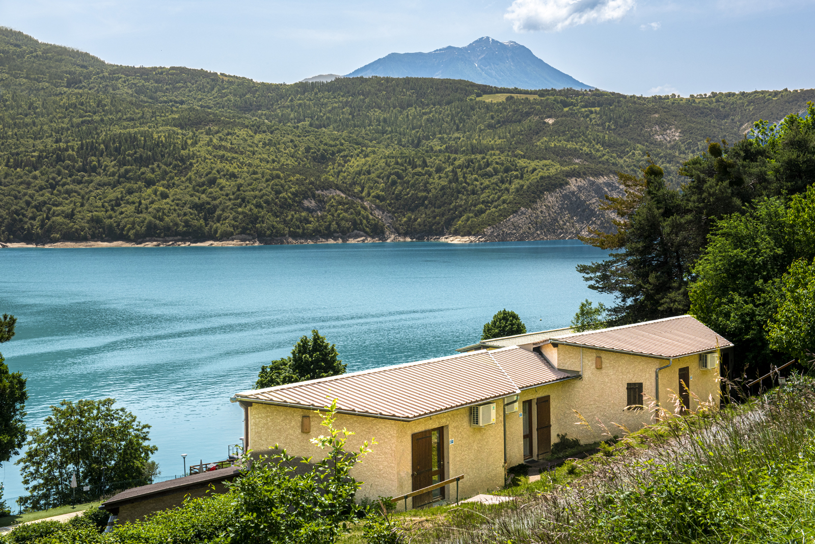 club de vacances en Provence pour les familles location d'un studio de vacances au lac de Serre-Ponçon